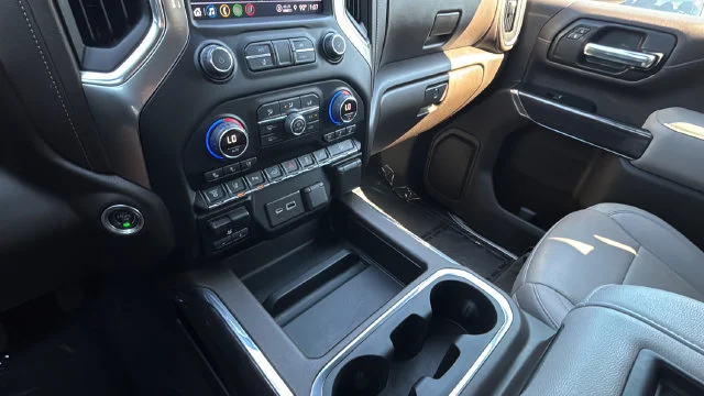 Used 2022 White Chevrolet LTZ image 16