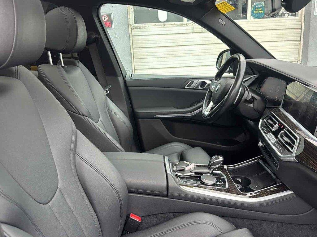 Used 2019 Black Sapphire Metallic BMW xDrive40i image 14