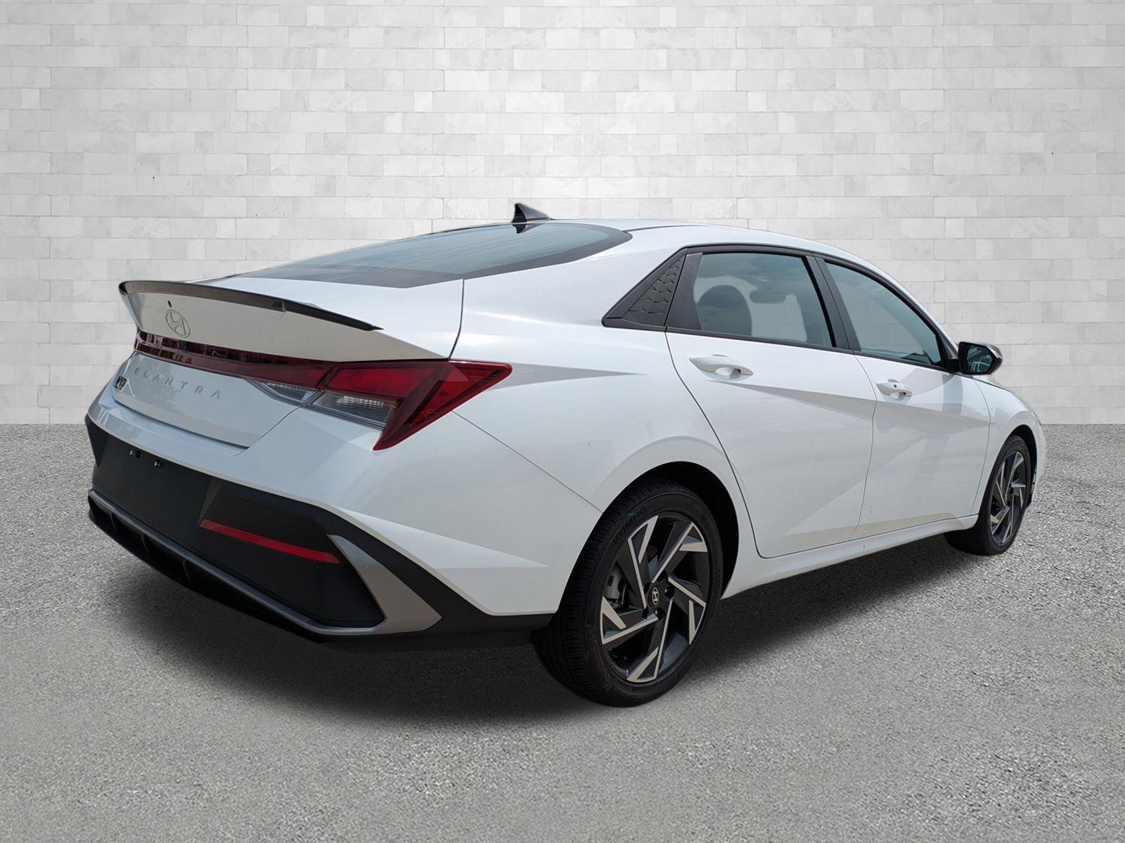 Used 2025 Serenity White Hyundai SEL SPORT image 2