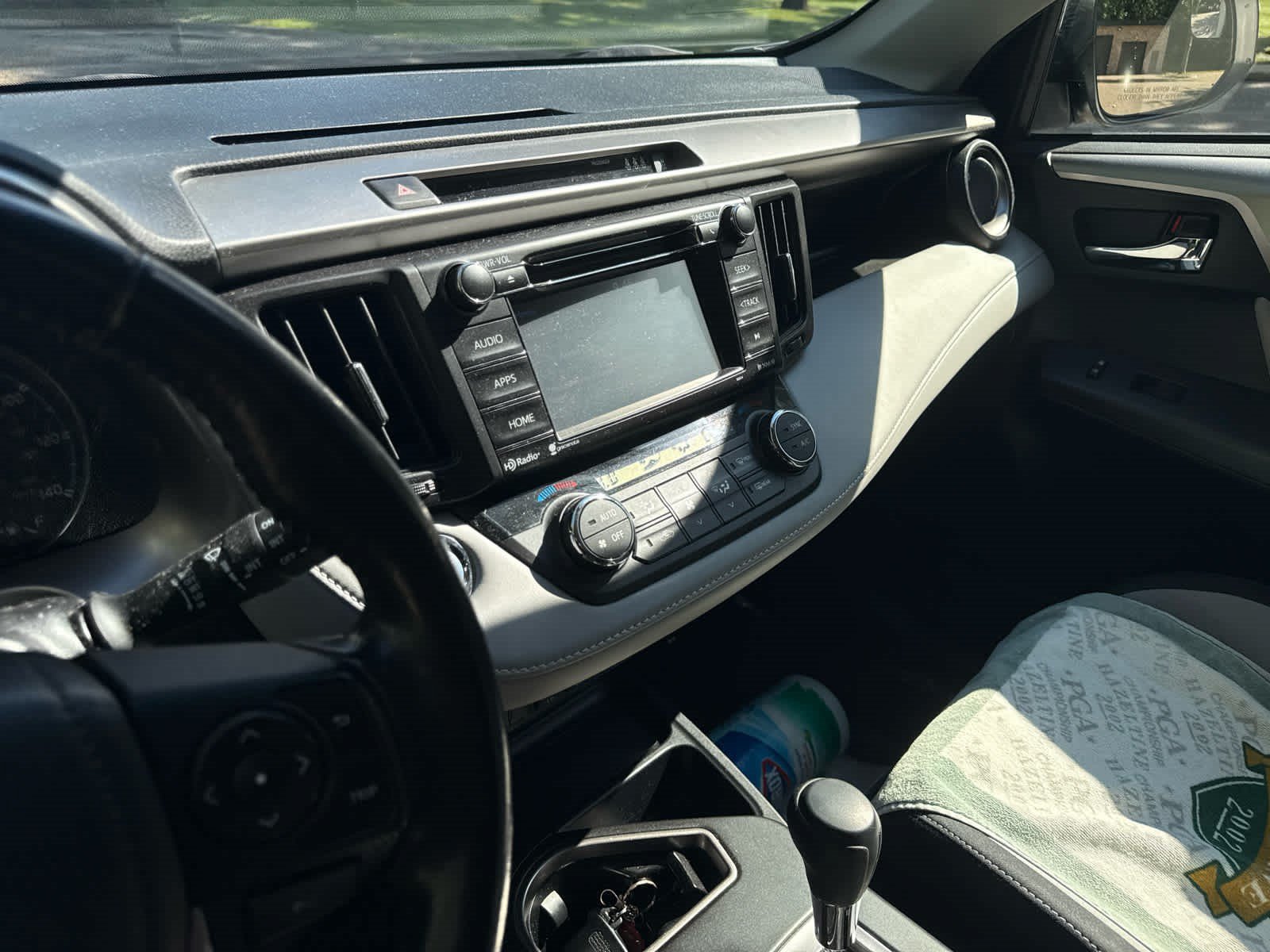 Used 2018 Super White Toyota Hybrid XLE image 12
