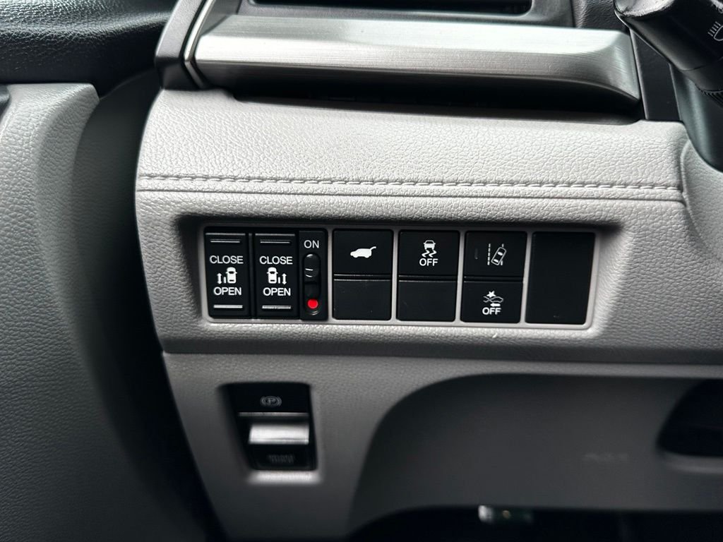 Used 2018  Honda EX-L image 32