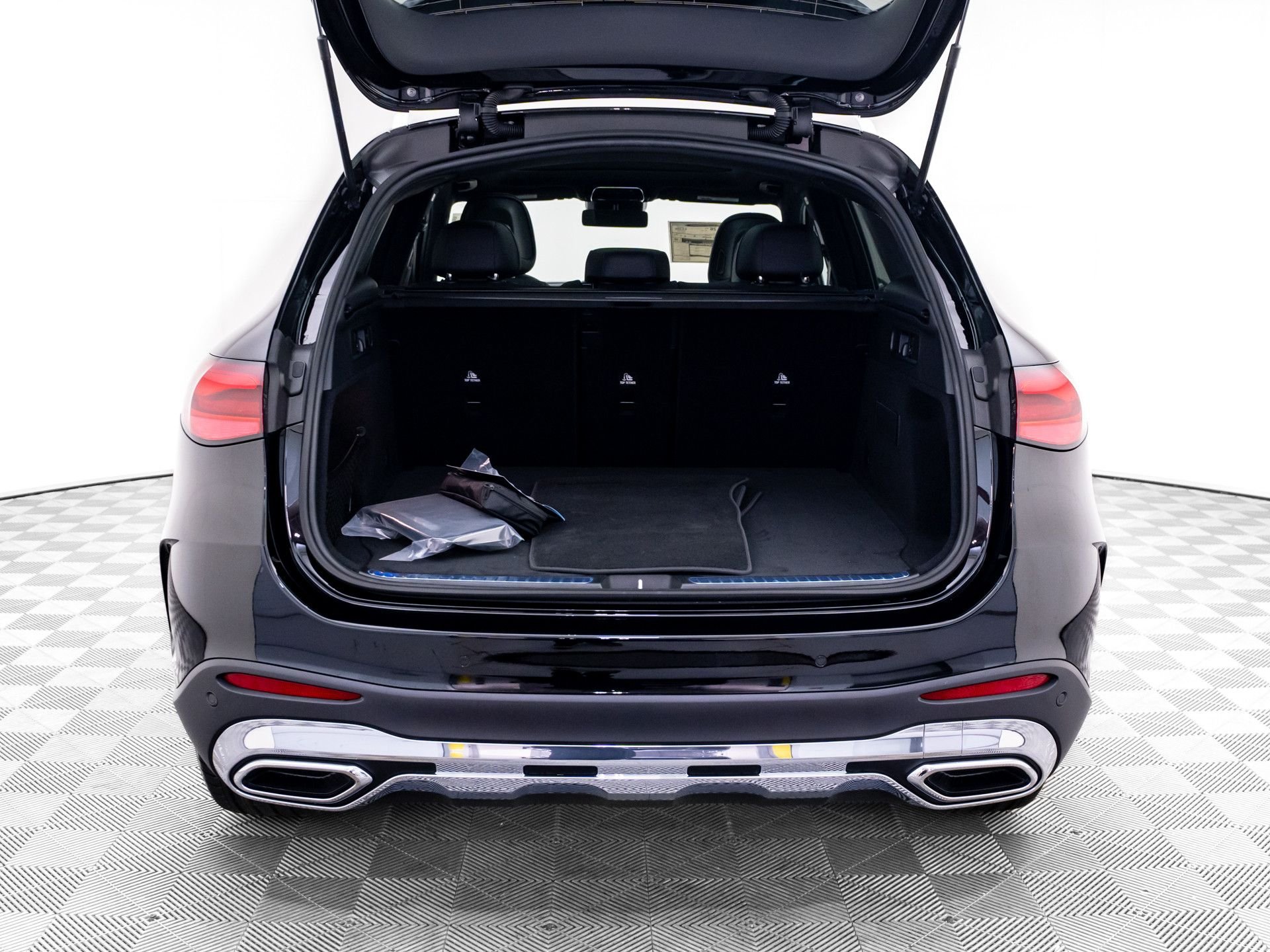 New 2026 Black Mercedes-Benz GLC 300 image 31