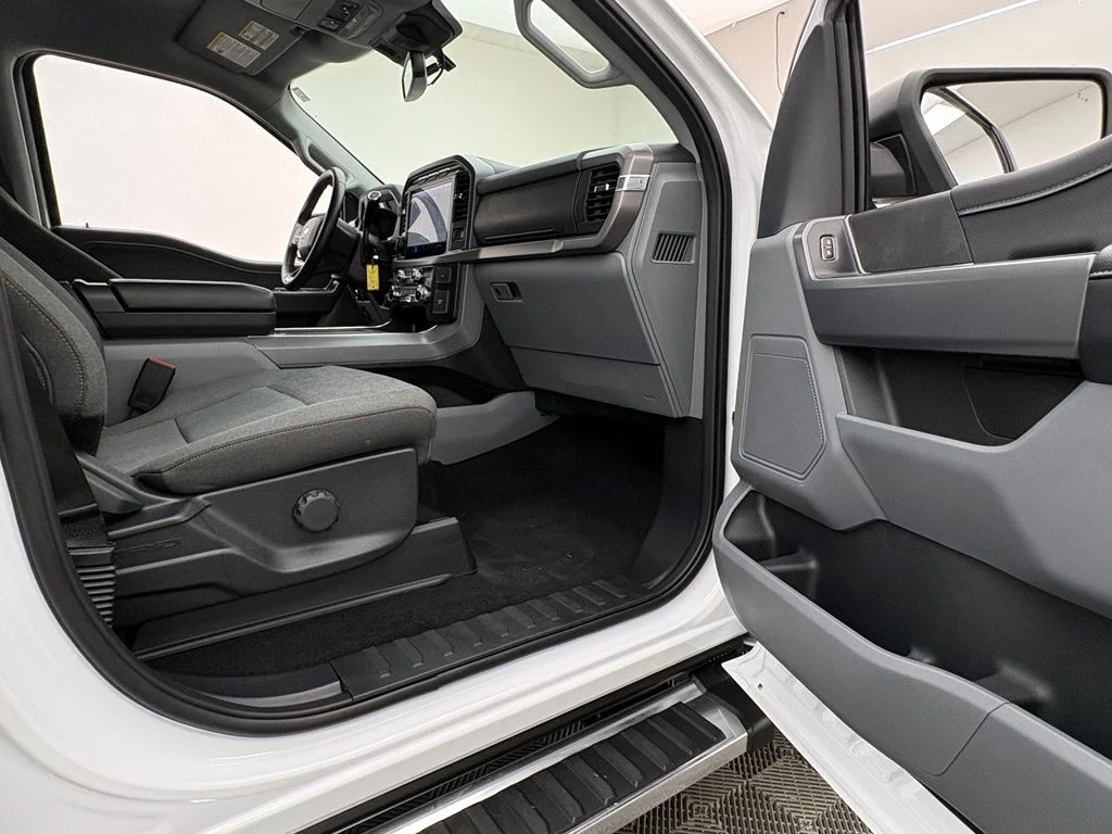 Used 2024 Oxford White Ford XLT image 27