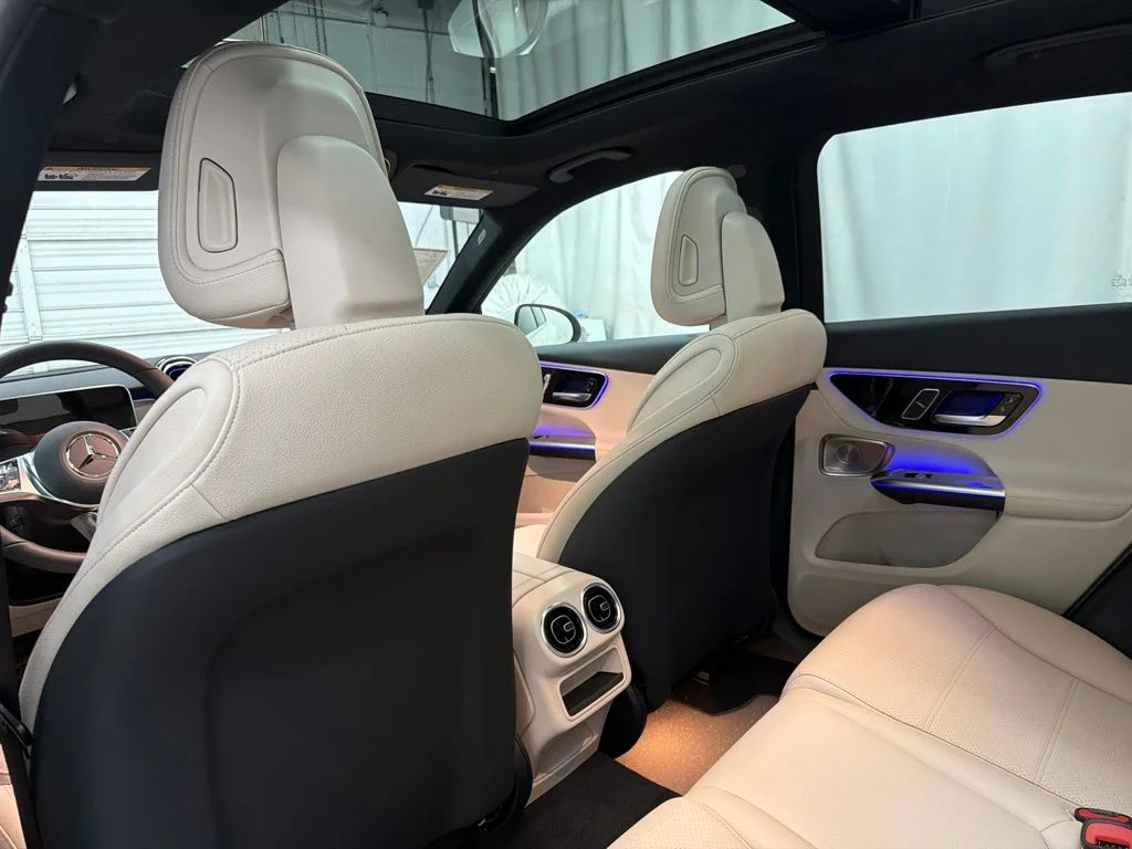 New 2027 White Mercedes-Benz GLC 300 image 23