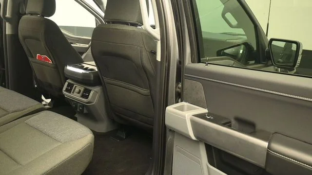 Used 2024 Gray Ford XLT image 12