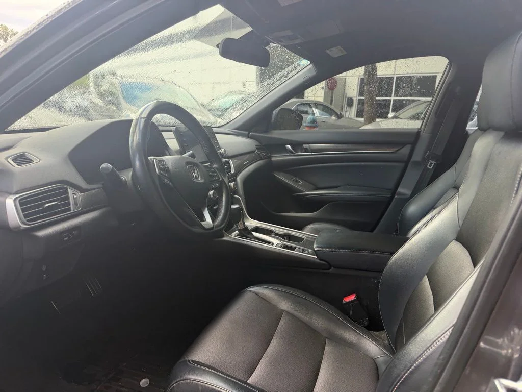 Used 2018  Honda Sport image 11