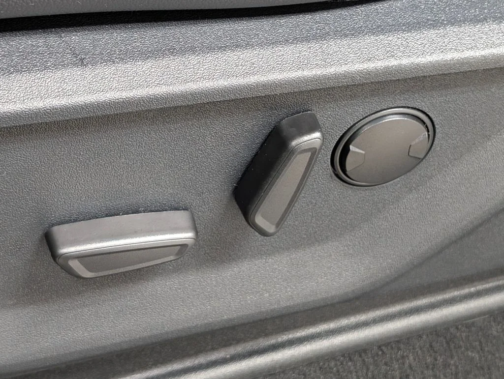 New 2026 Glacier Gray Metallic Tri-Coat Ford F-250® Lariat® image 16