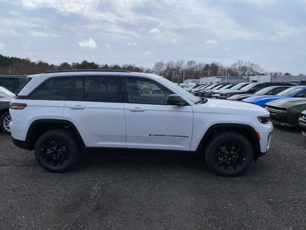 New 2026 Bright White Clear-Coat Exterior Paint Jeep Altitude image 2
