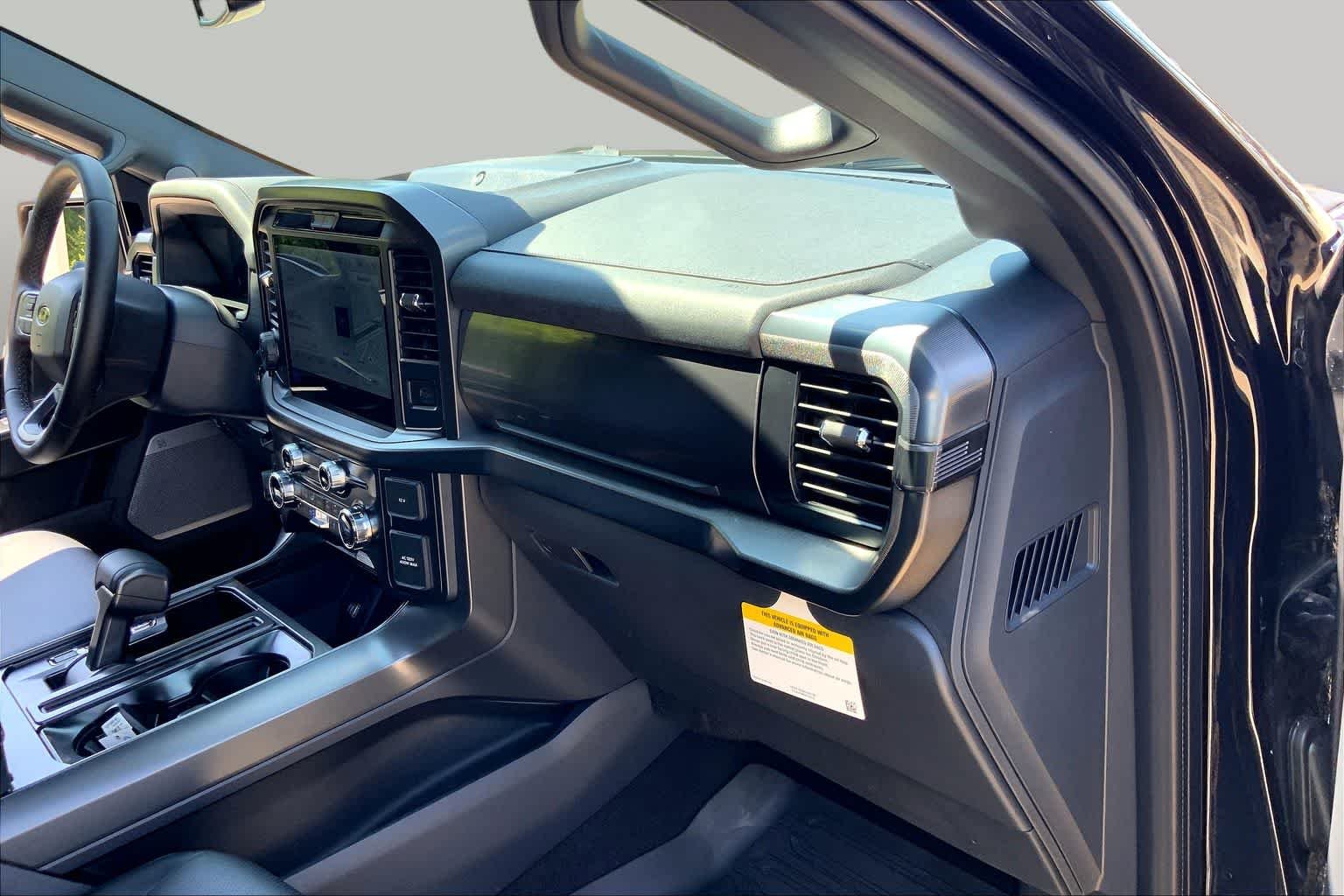 Used 2025 Agate Black Metallic Ford LARIAT image 36