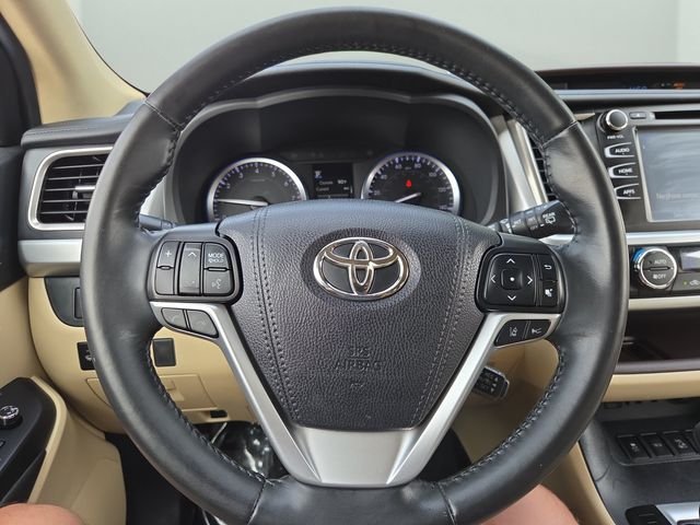 Used 2019 Blizzard Pearl Toyota XLE image 24