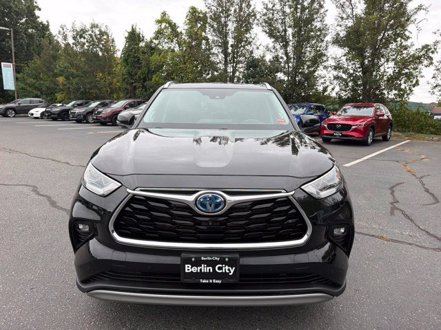 Used 2022 Midnight Black Metallic Toyota Platinum image 11