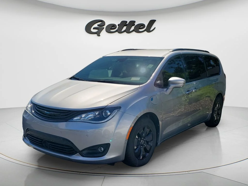 2019 Chrysler Pacifica Hybrid Limited's photo