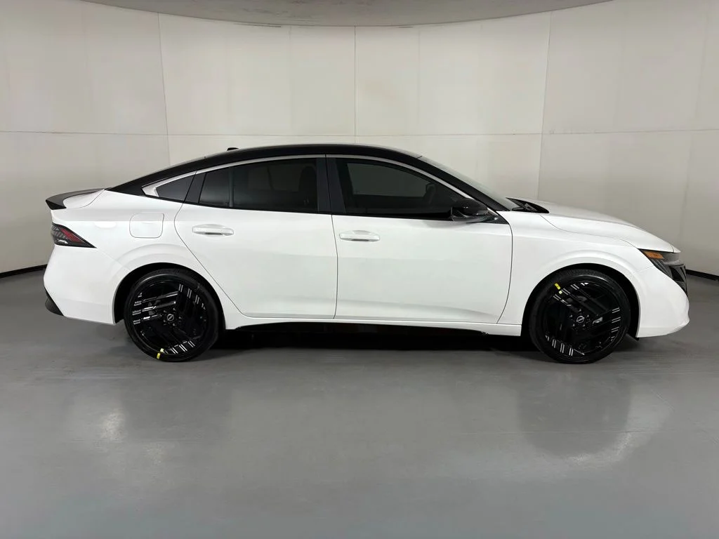 New 2026 Aspen White TriCoat / Super Black Two-tone Nissan SR image 9
