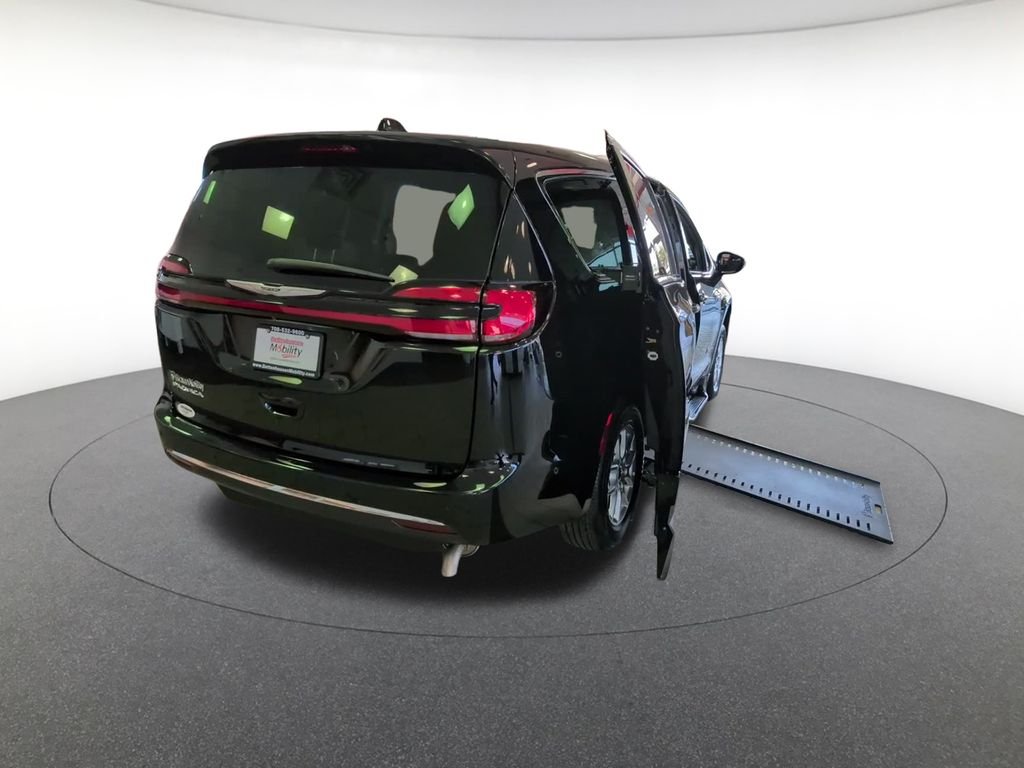 Used 2025 Black Chrysler Mobliity- Braunability - XI image 9