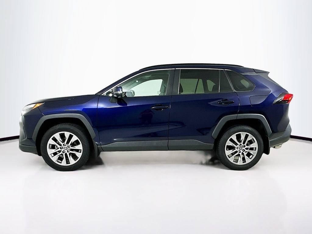Used 2022 Blue Toyota XLE Premium image 17