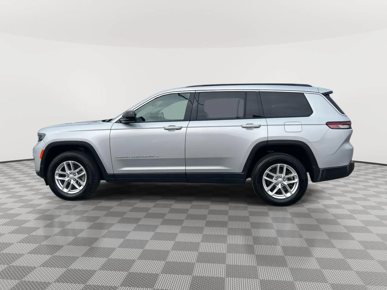 Used 2025 Silver Zynith Jeep Laredo X 4x4 image 6