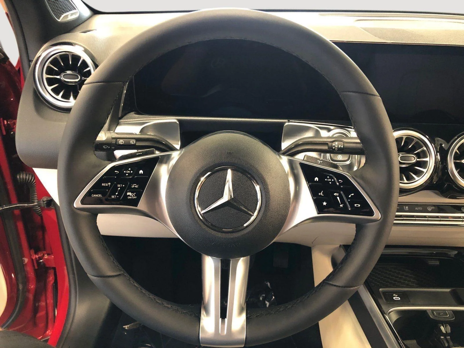 New 2025 MANUFAKTUR Patagonia Red Metallic Mercedes-Benz GLB 250 image 17