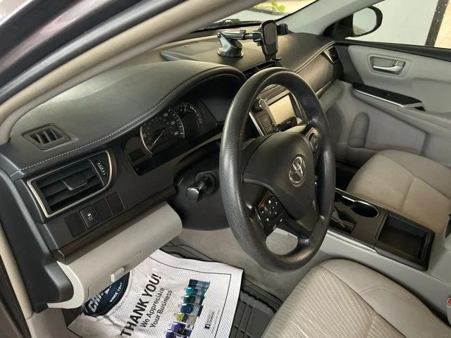 Used 2015 Gray Toyota LE image 12