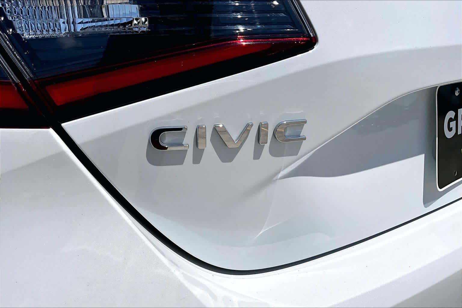 Used 2025 Platinum White Pearl Honda Sport image 29