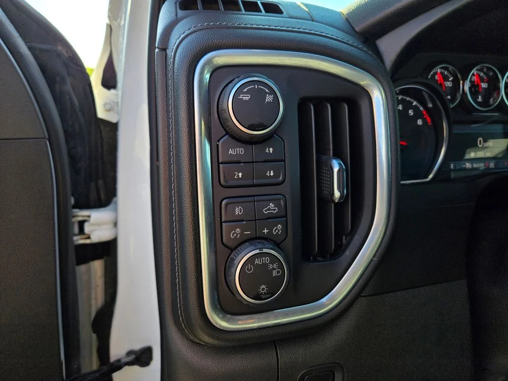 Used 2019 White Chevrolet LT Trail Boss image 16