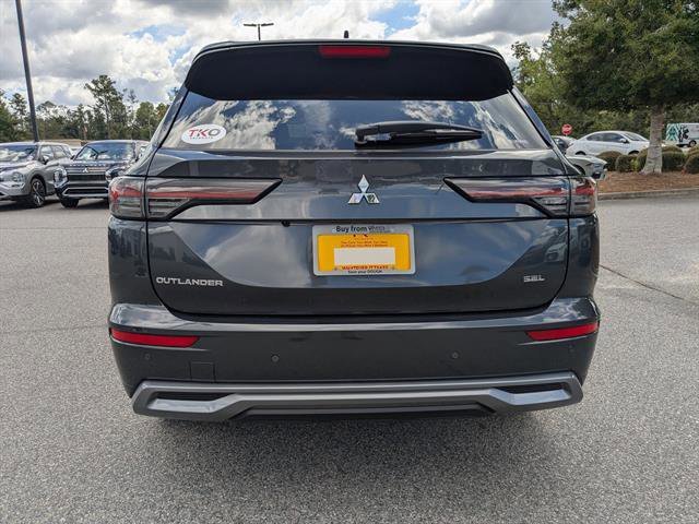 Used 2025 Graphite Gray Mitsubishi SEL image 5