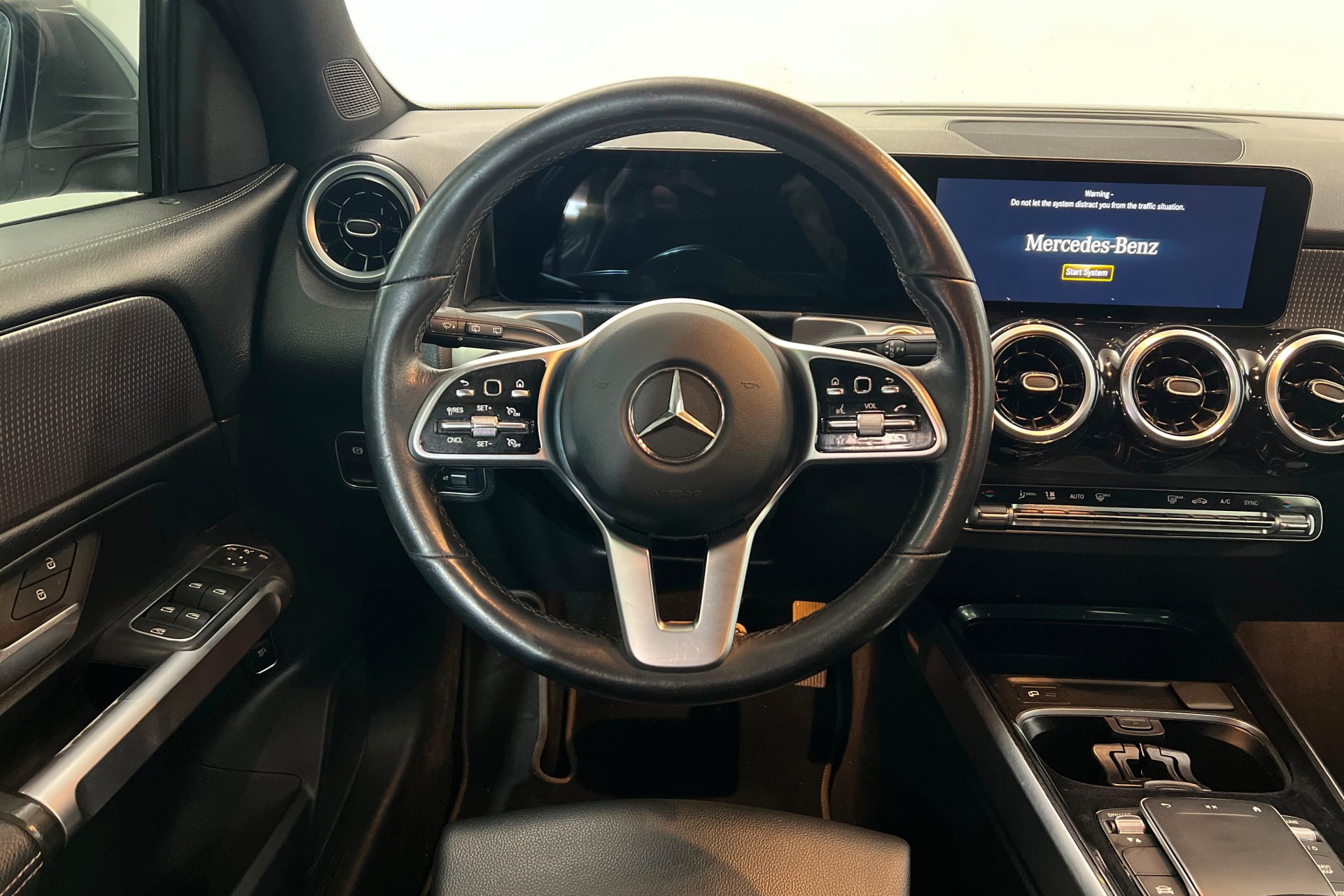 Used 2022 Gray Mercedes-Benz GLB 250 image 13