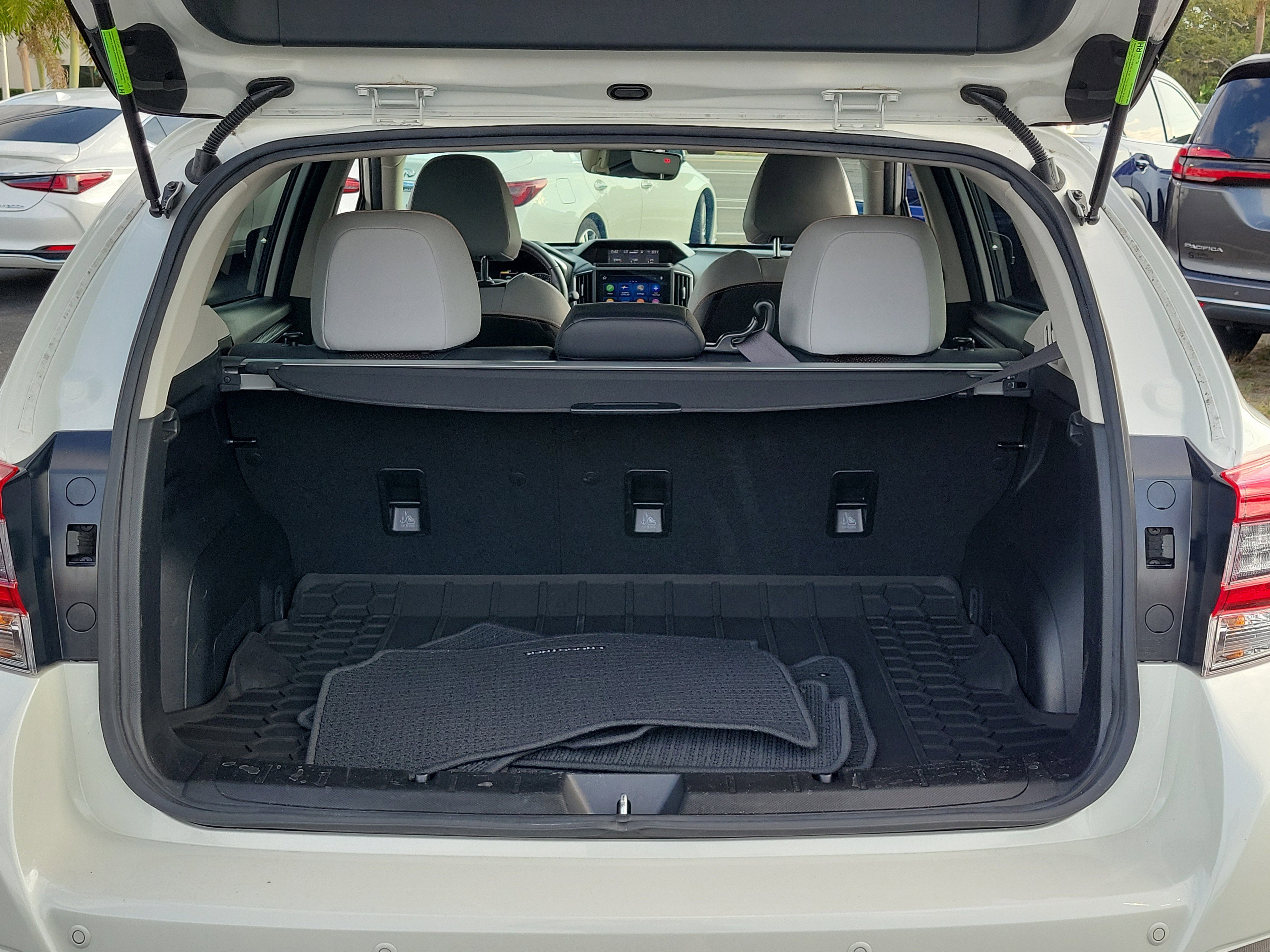 Used 2022 Crystal White Pearl Subaru Limited image 11