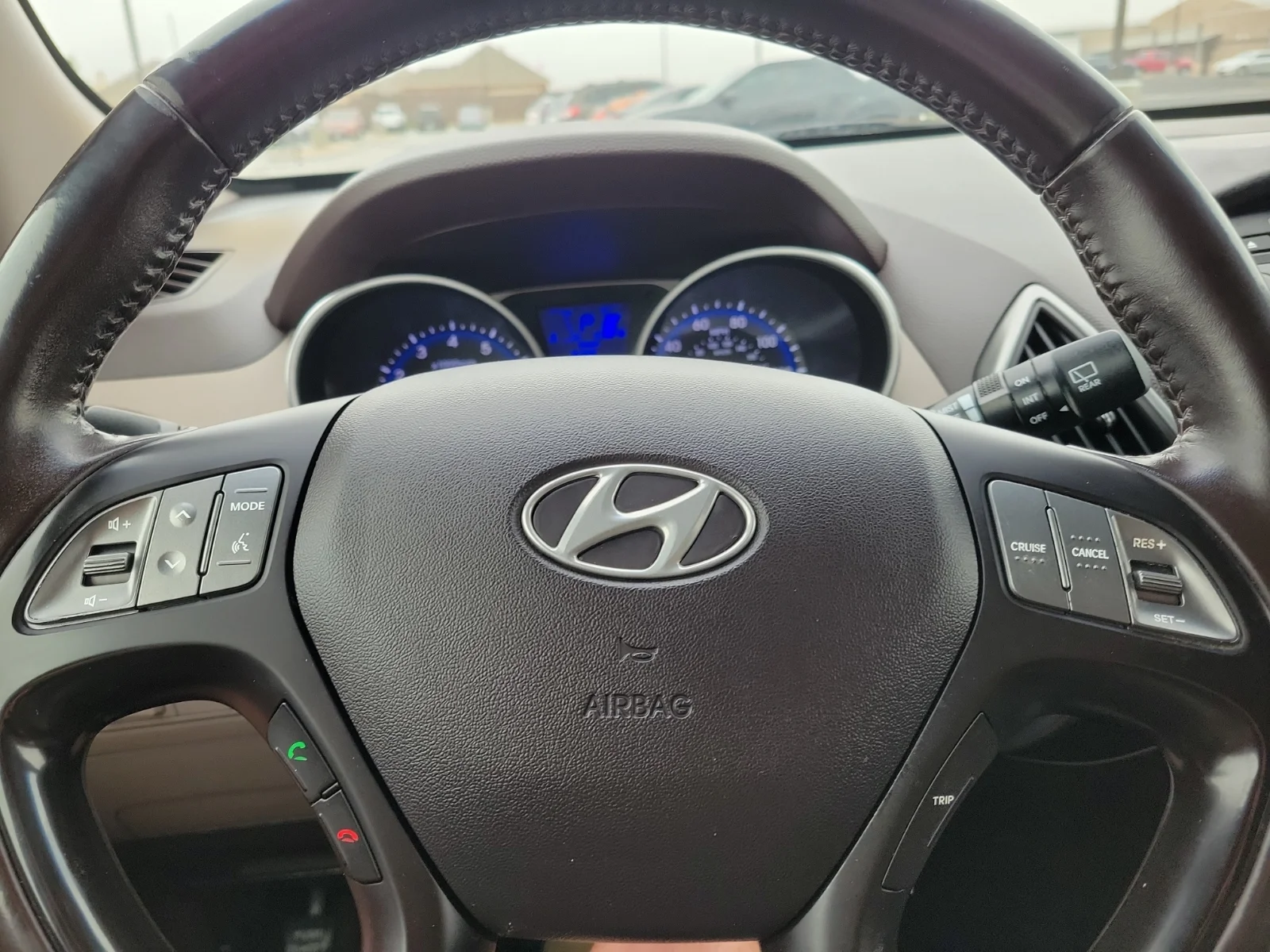 Used 2014 White Hyundai SE image 17