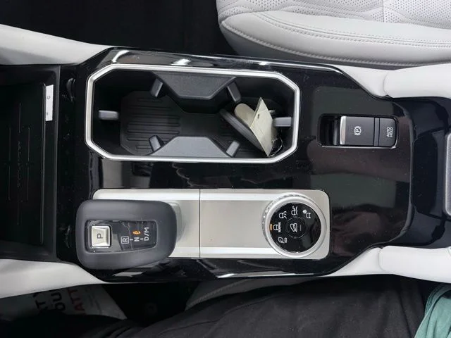 New 2026  Mitsubishi SEL image 36