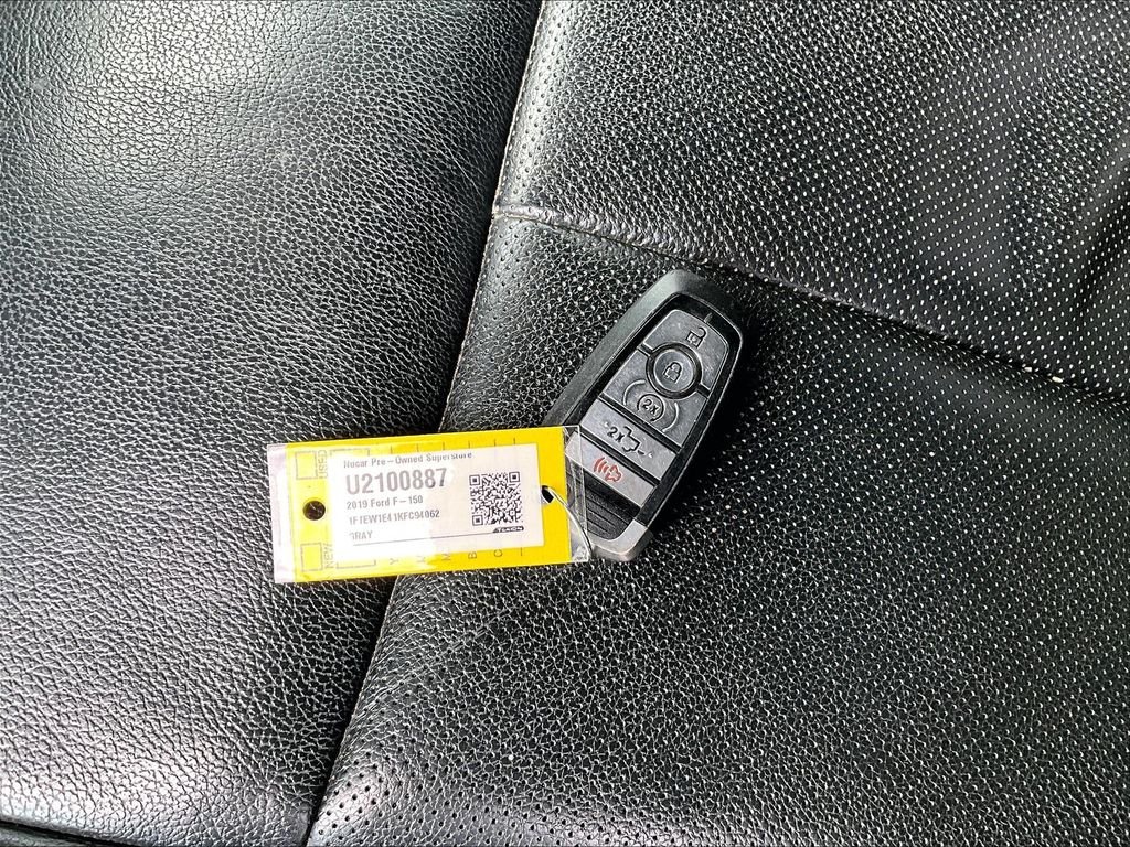 Used 2019 Agate Black Metallic Ford Lariat image 30