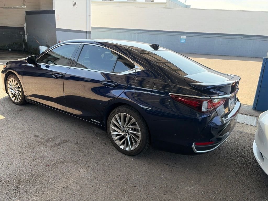 Used 2021 Blue Lexus 300h Luxury image 16