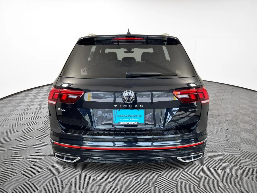 Used 2024 Black Volkswagen 2.0T SEL R-Line image 10