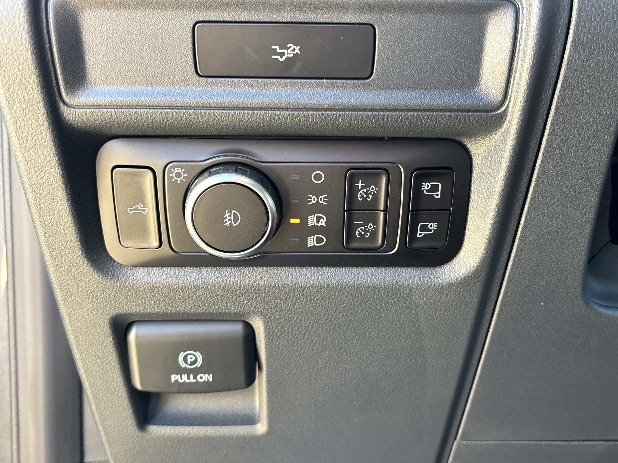 New 2026 Carbonized Gray Metallic Ford XLT image 23