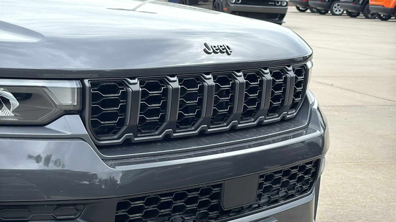 New 2026 Baltic Gray Metallic Clear-Coat Exterior Paint Jeep Altitude image 3