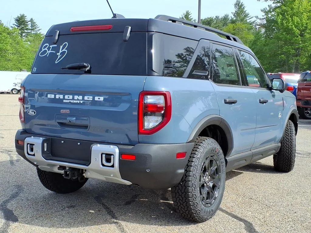 New 2026 Azure Gray Metallic Tri-Coat Ford Outer Banks image 4