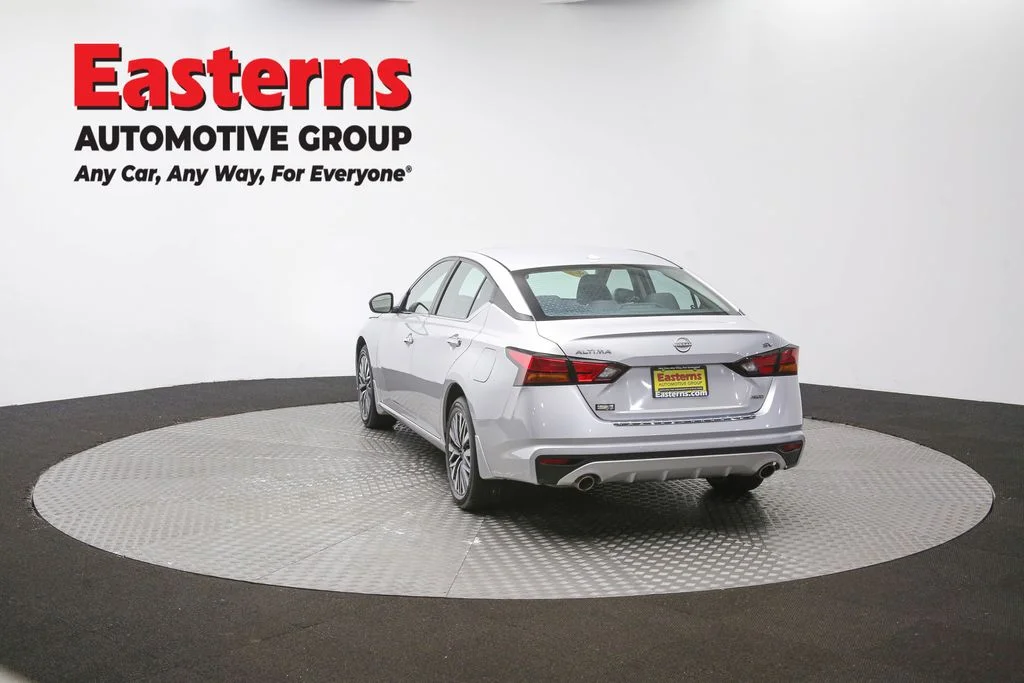 Used 2023 Silver Nissan 2.5 SV image 39