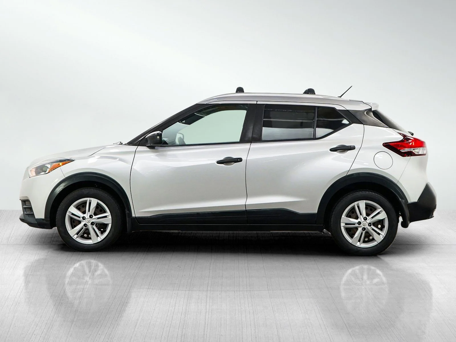 Used 2019 Nissan Kicks S with VIN 3N1CP5CU3KL481987 for sale in Burnsville, Minnesota