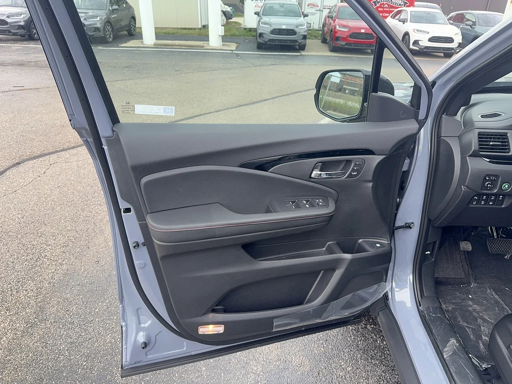 New 2026 Sonic Gray Pearl Honda Black Edition image 12