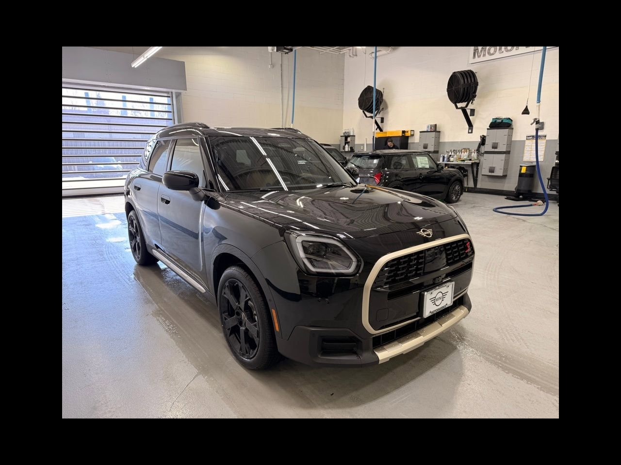 New 2026 Midnight Black II Metallic MINI ICONIC image 7