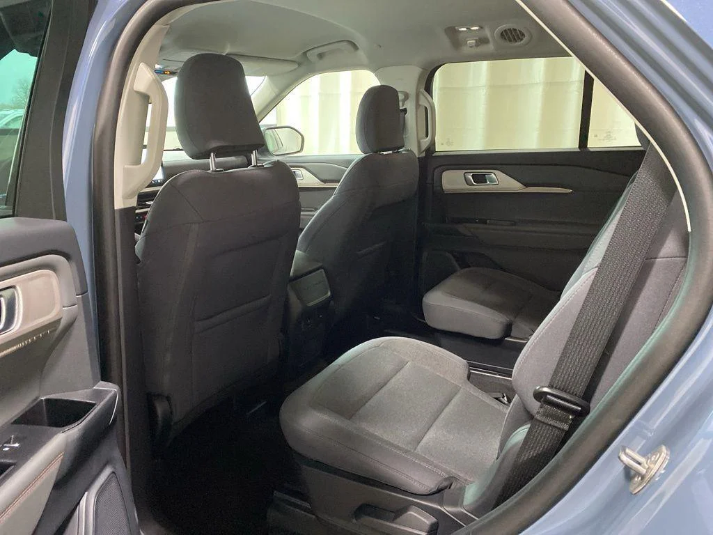 Used 2025 Vapor Blue Ford Active image 10