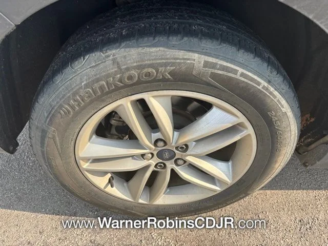 Used 2017 Gray Ford SEL image 6