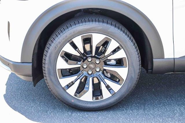 New 2026 Star White Metallic Tri-Coat Ford Platinum™ image 37