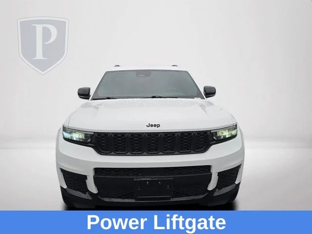 Used 2023 White Jeep Altitude image 12
