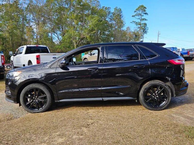 Used 2024 Agate Black Metallic Ford ST-Line image 5