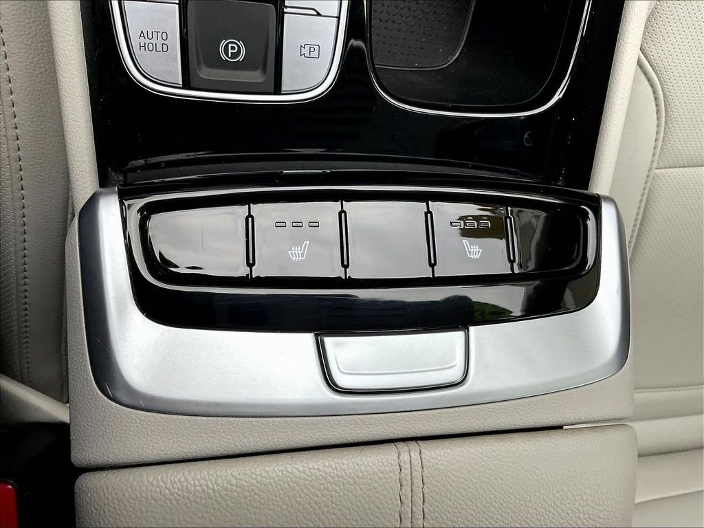 Used 2024 Silver Hyundai SEL image 16