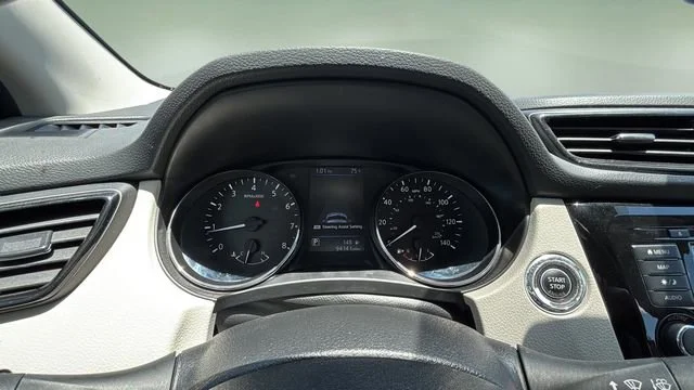 Used 2019 White Nissan SL image 15