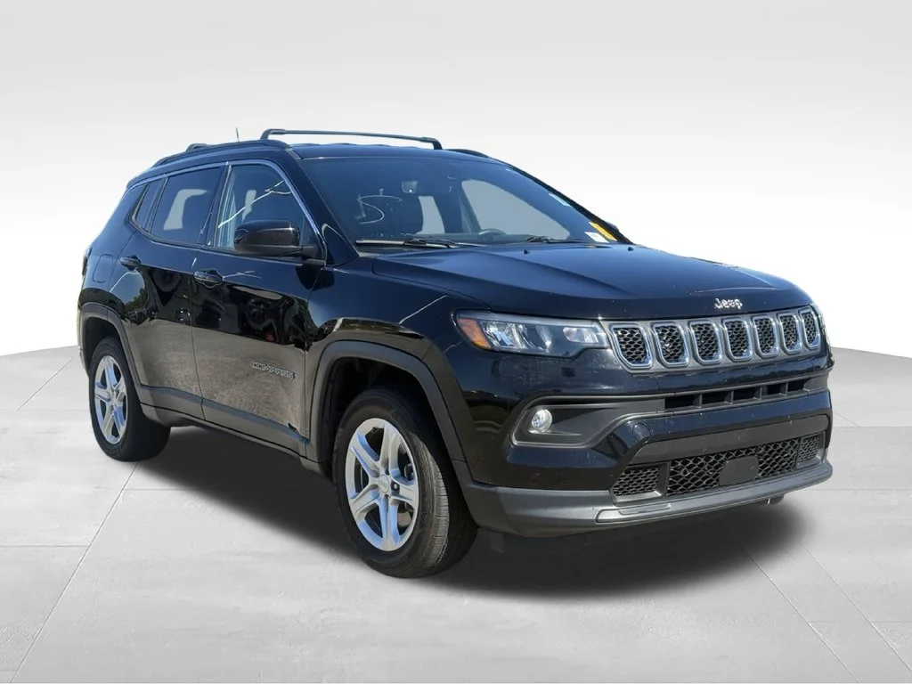Used 2023 Black Jeep Latitude image 28