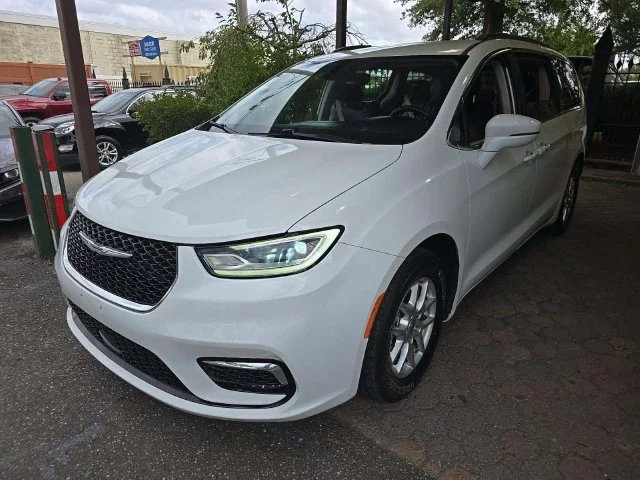 Used 2022 White Chrysler Touring L image 2