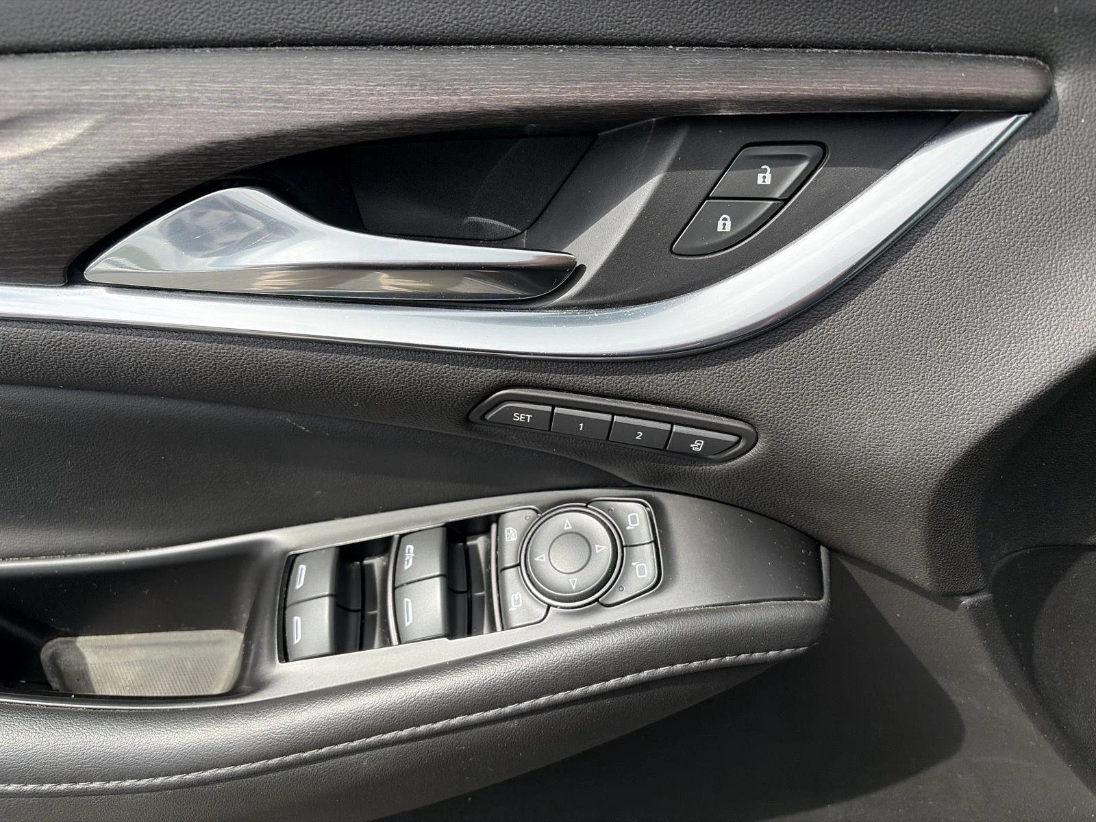 Used 2023 Ebony Twilight Metallic Buick Avenir image 15