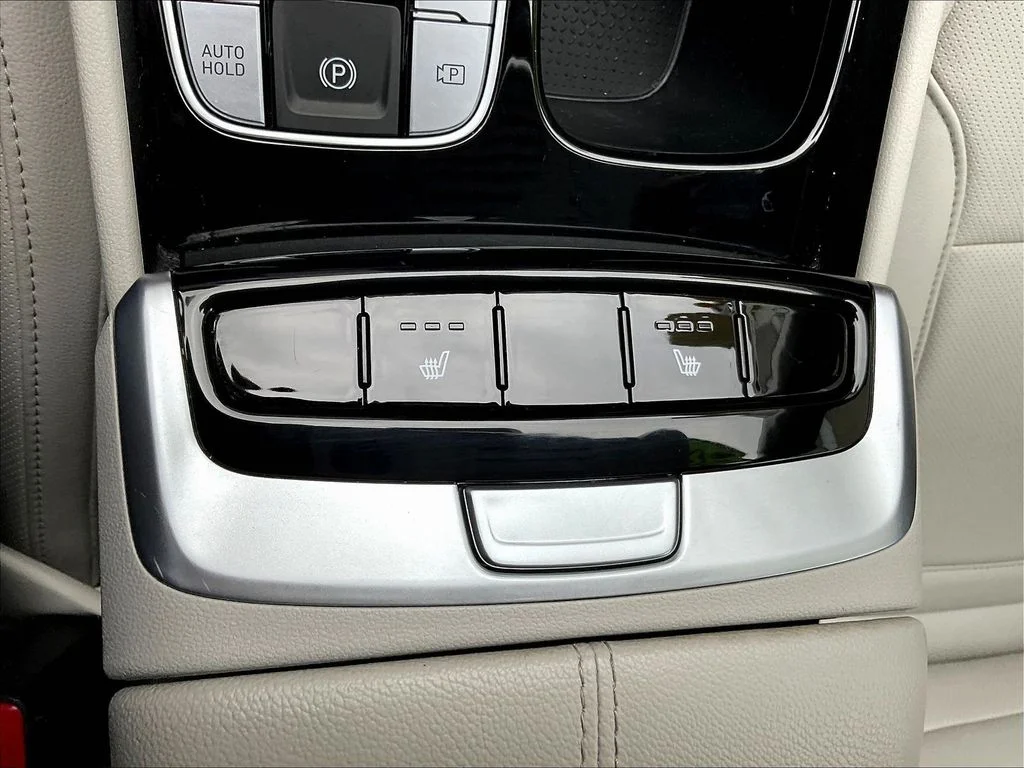 Used 2024 Shimmering Silver Hyundai SEL image 16